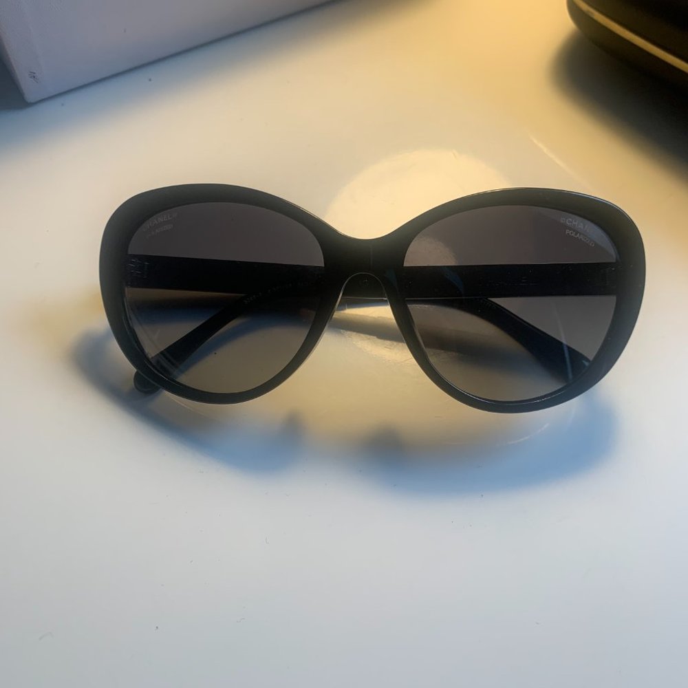 CHANEL Polarized Sunglasses - Like New! EUC